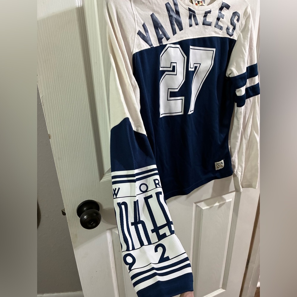 New York Yankees Long Sleeve Shirt - Picture 3 of 8